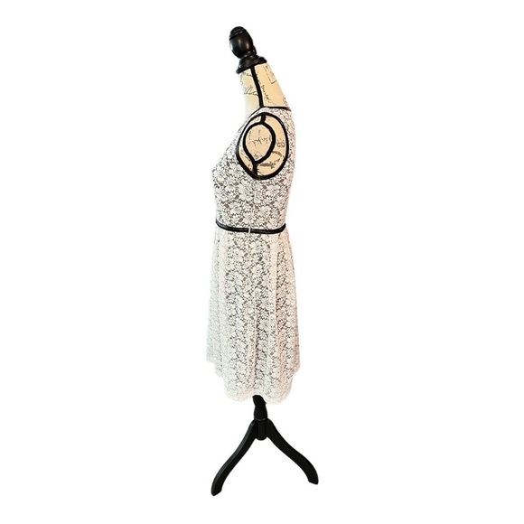 CYNTHIA ROWLEY | White & Black Laced Dress. Sz. 6 - Picture 2 of 9
